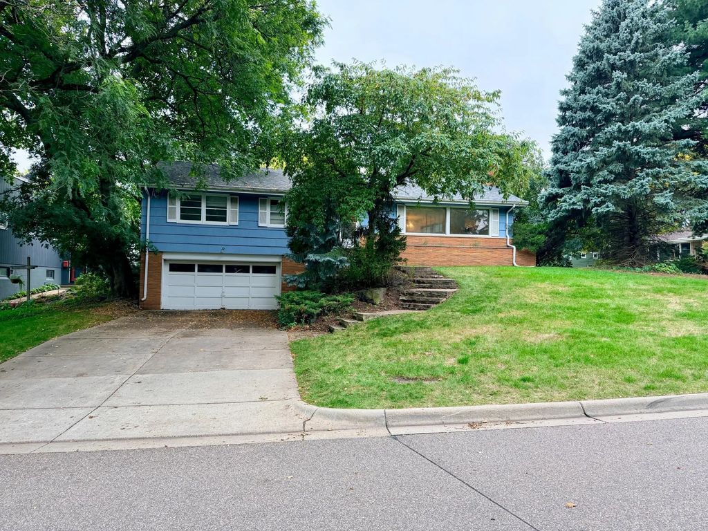 4713 Virginia Ln, Edina