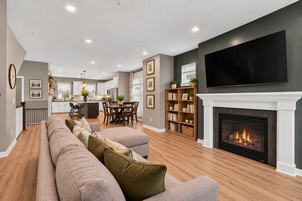 393 Rum River Way, Anoka