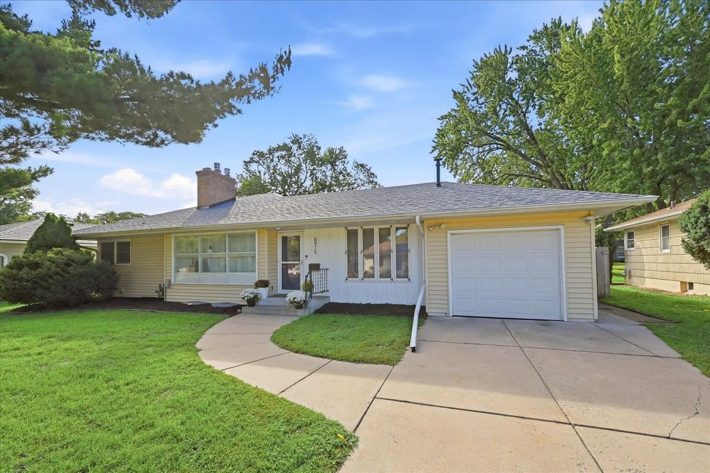 6915 W 23rd Street, Saint Louis Park