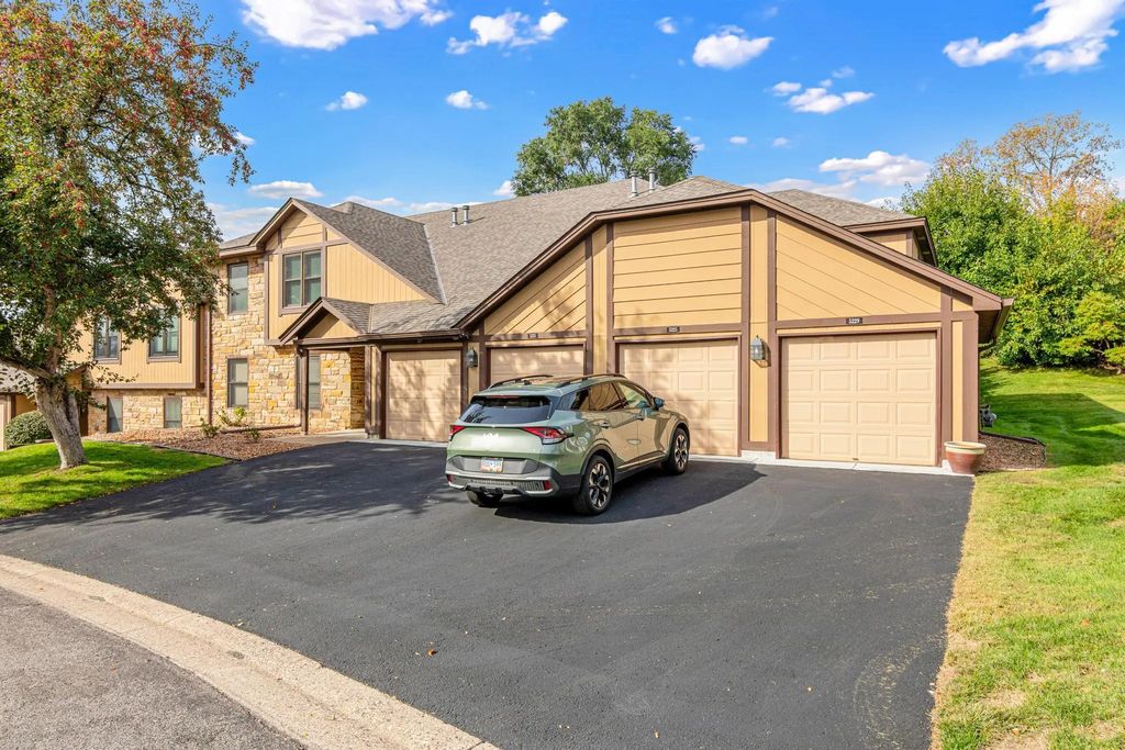 5229 Balmoral Lane, Bloomington