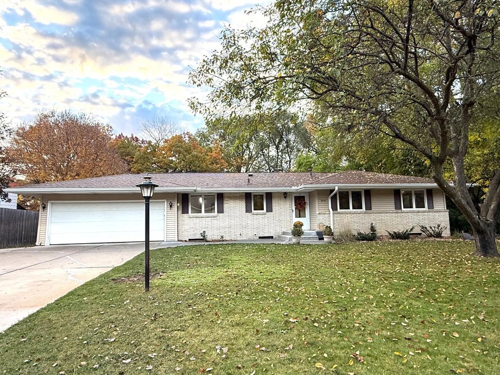 6447 Westchester Circle, Golden Valley
