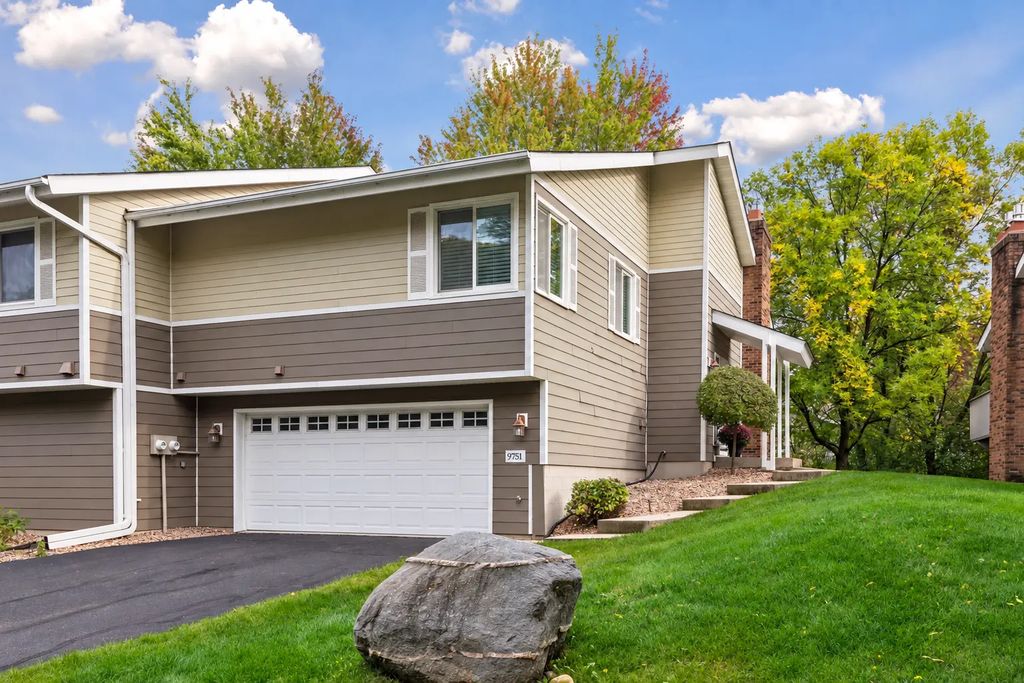 9751 Brighton Lane, Eden Prairie