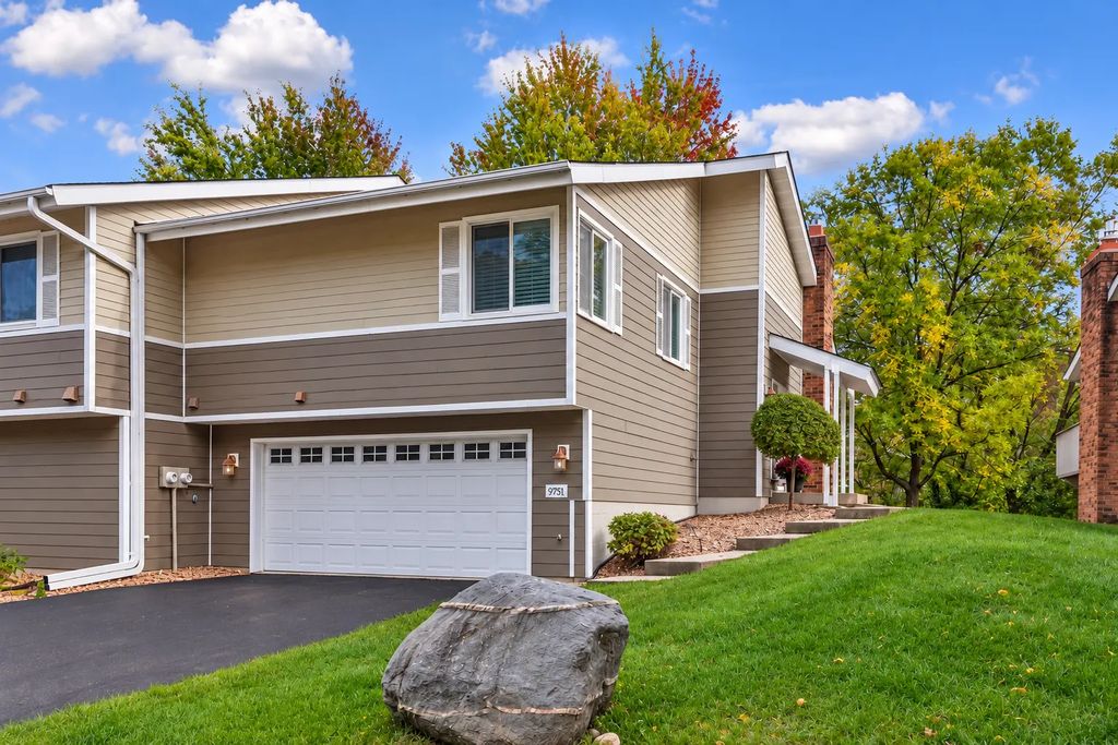 9751 Brighton Lane, Eden Prairie