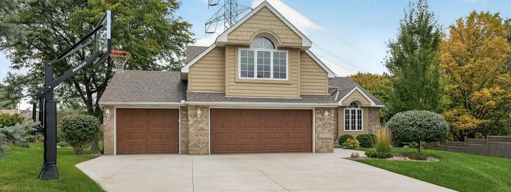 6585 Promontory Drive, Eden Prairie