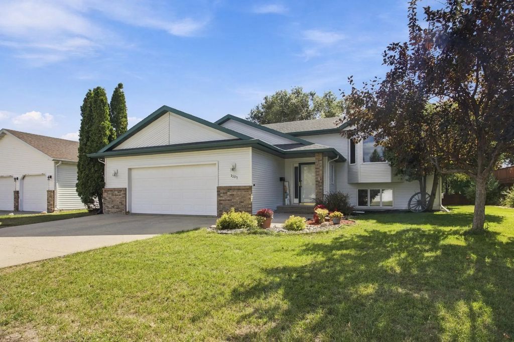 1307 4th Avenue E, West Fargo