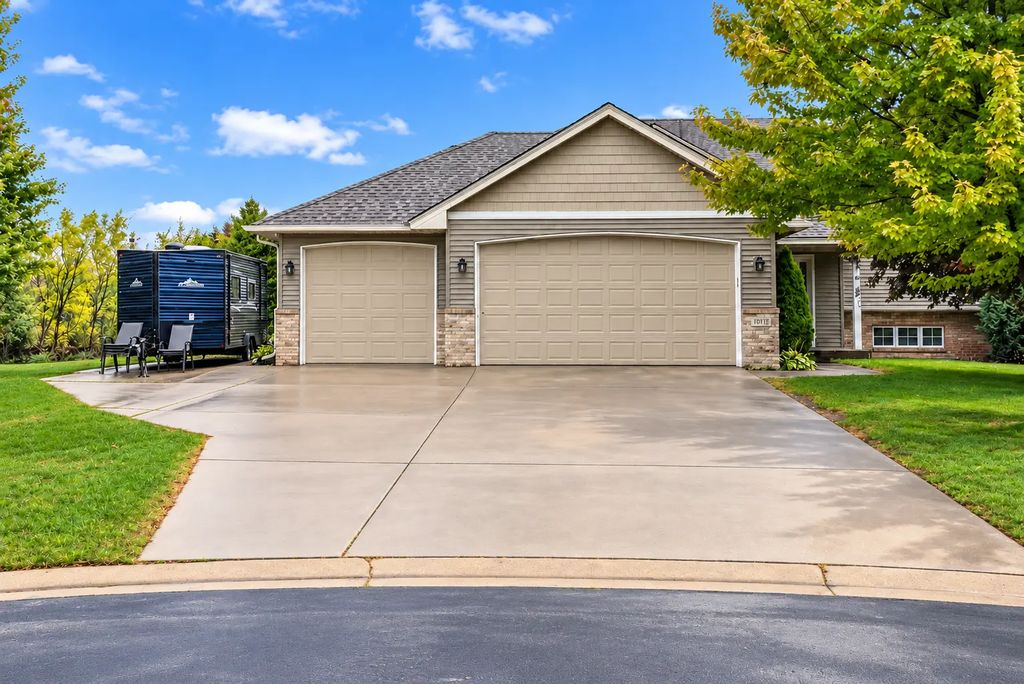 9711 Woodcrest Court, Monticello