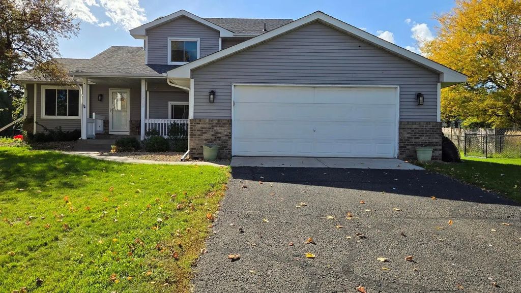 8919 Victoria Gardens, Brooklyn Park