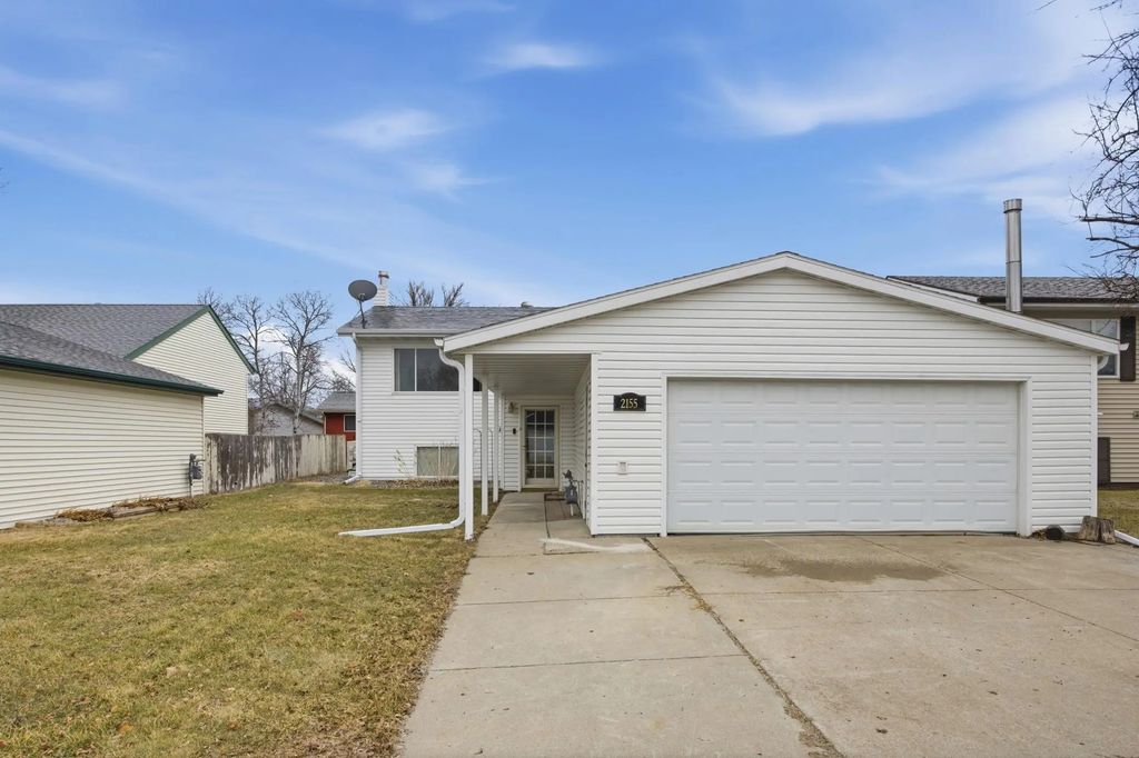 2155 4th Avenue E, West Fargo