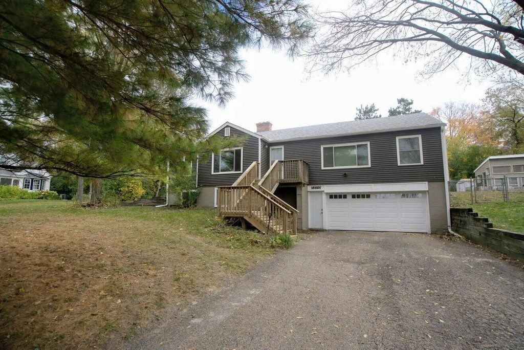 13510 Knollway Drive N, Minnetonka