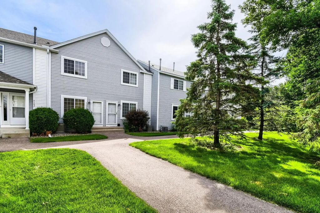 9102 Terra Verde Trail, Eden Prairie