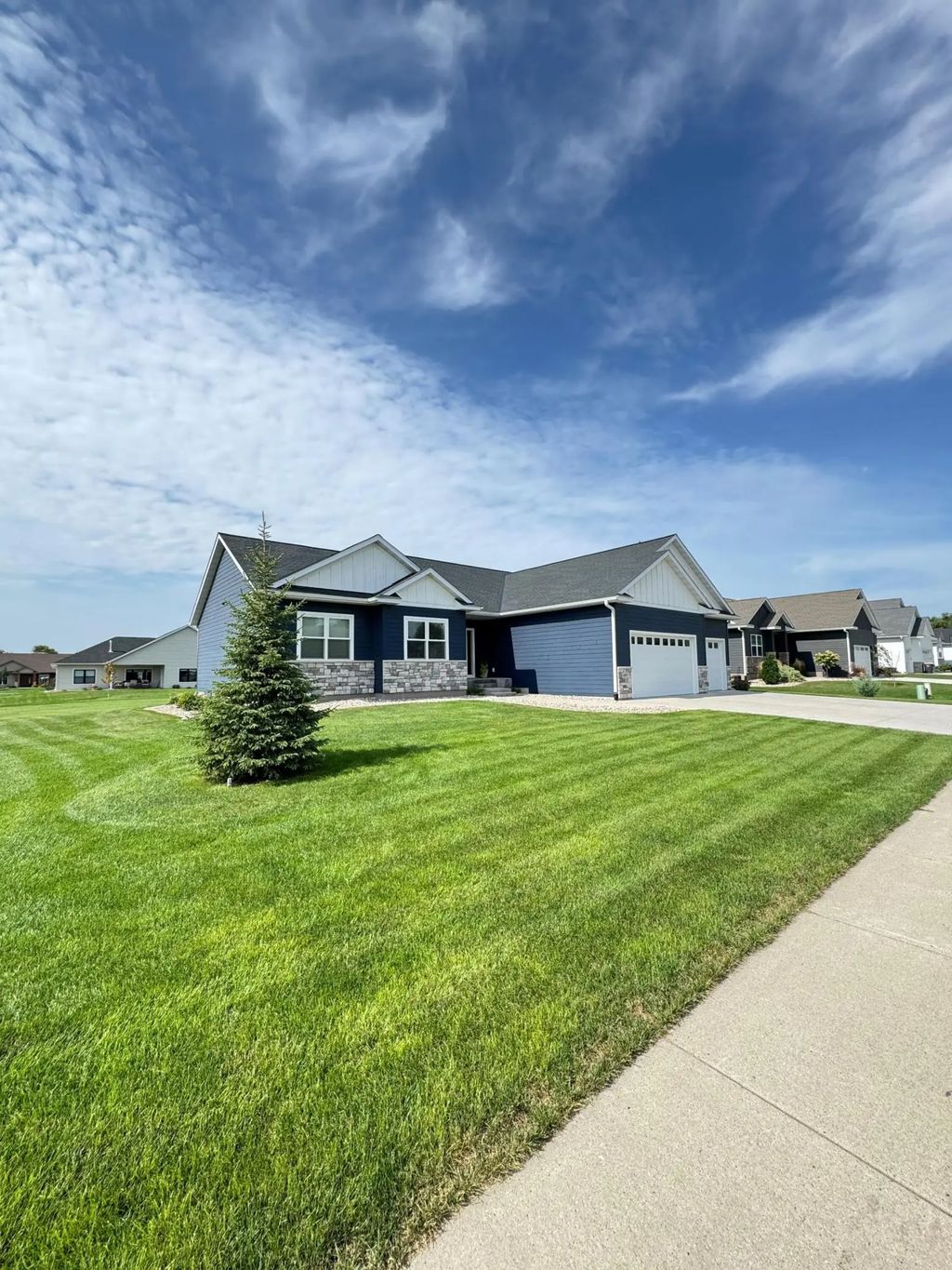 1807 Raymond Drive, North Mankato