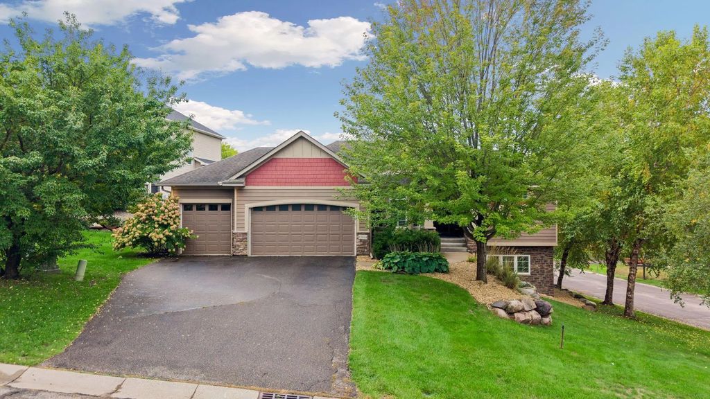 12844 Garrett Court, Apple Valley
