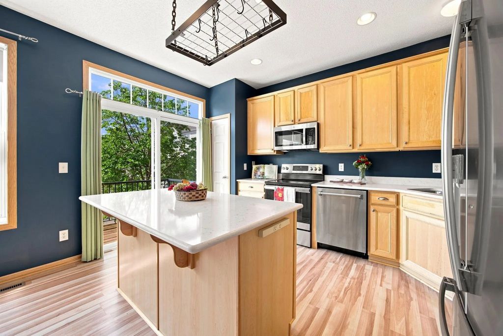 560 Huset Parkway Ne, Columbia Heights