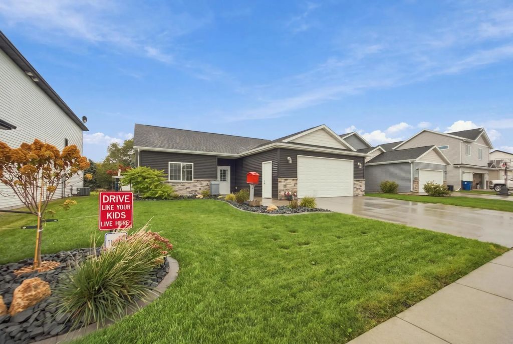 3613 30th Street S, Moorhead