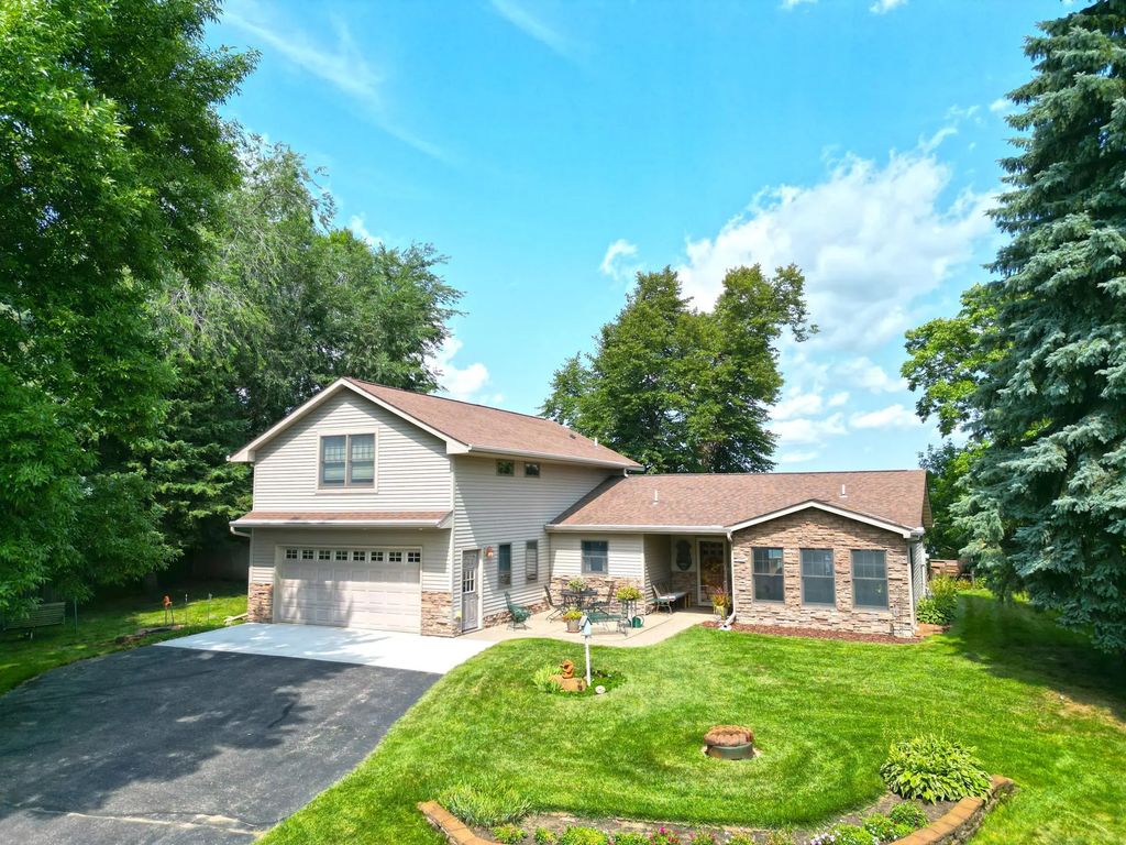 9962 91st Street Nw, Annandale