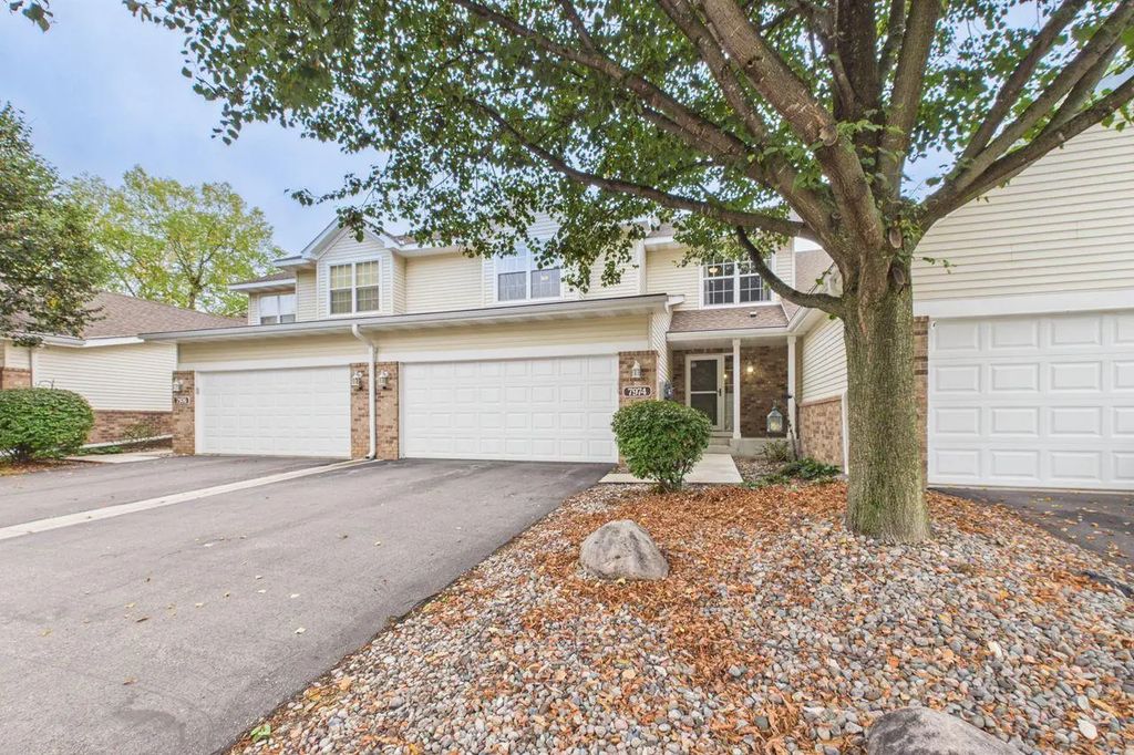 7974 Autumn Ridge Way, Chanhassen