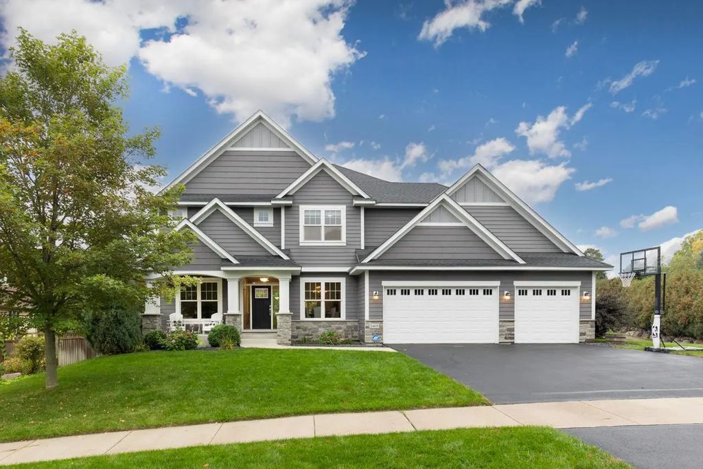 2403 Highover Trail, Chanhassen