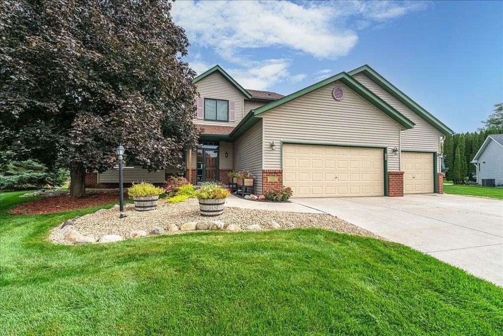 18580 Explorer Court, Farmington