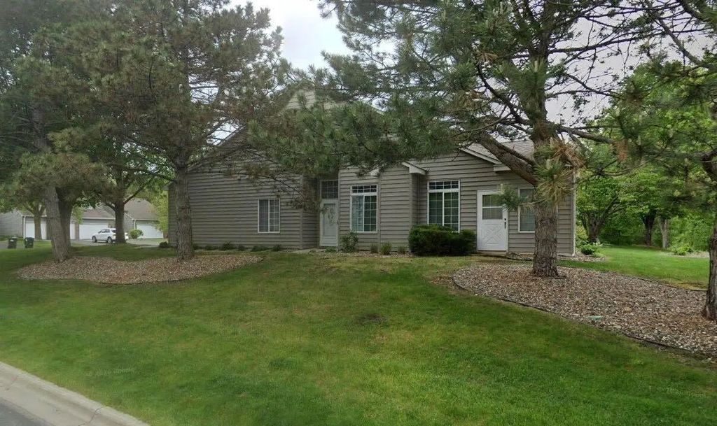 2488 Lockwood Drive 10, Mendota Heights