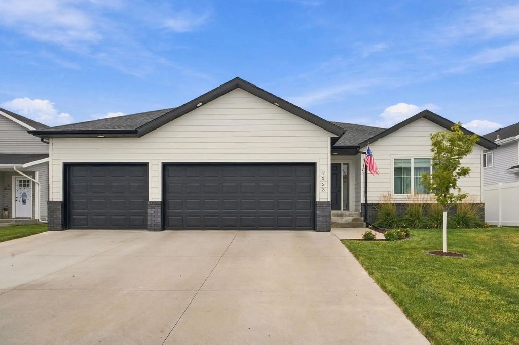 7233 28th Street S, Fargo