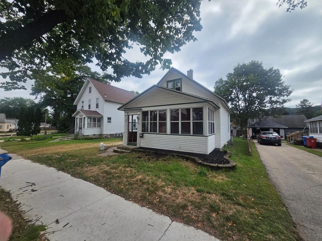 1005 W Broadway Street, Winona