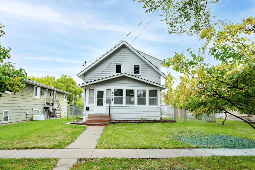 819 1st Street N, Fargo