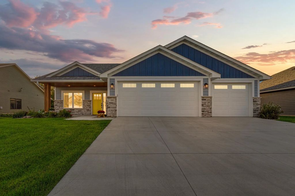 510 River Valley Lane, Dundas