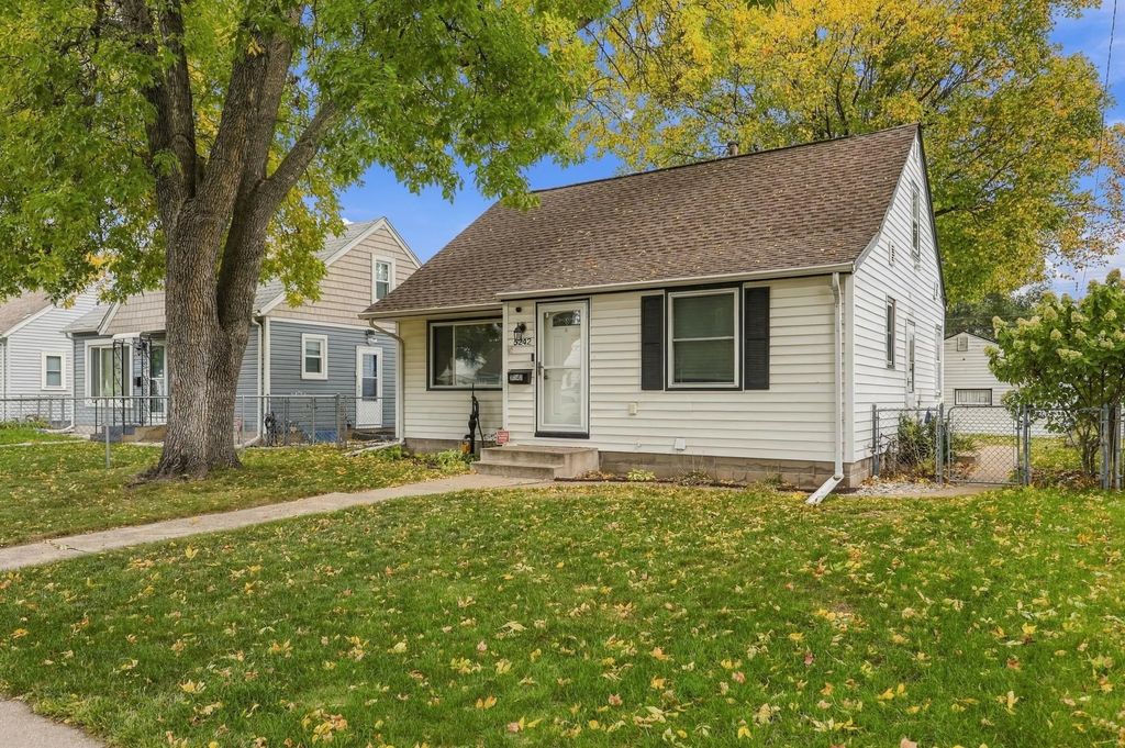 5242 Irving Avenue N, Minneapolis