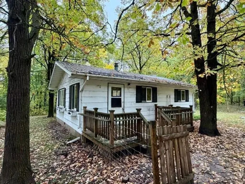 24507 430th Street, Leonard