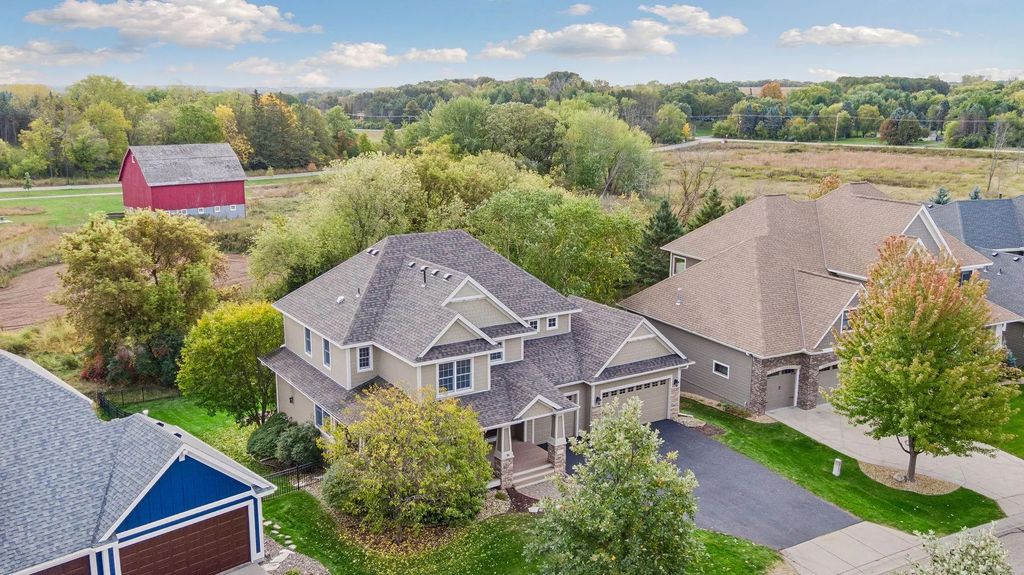1711 Deephaven Drive, Woodbury