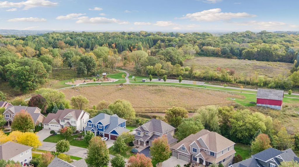 1711 Deephaven Drive, Woodbury