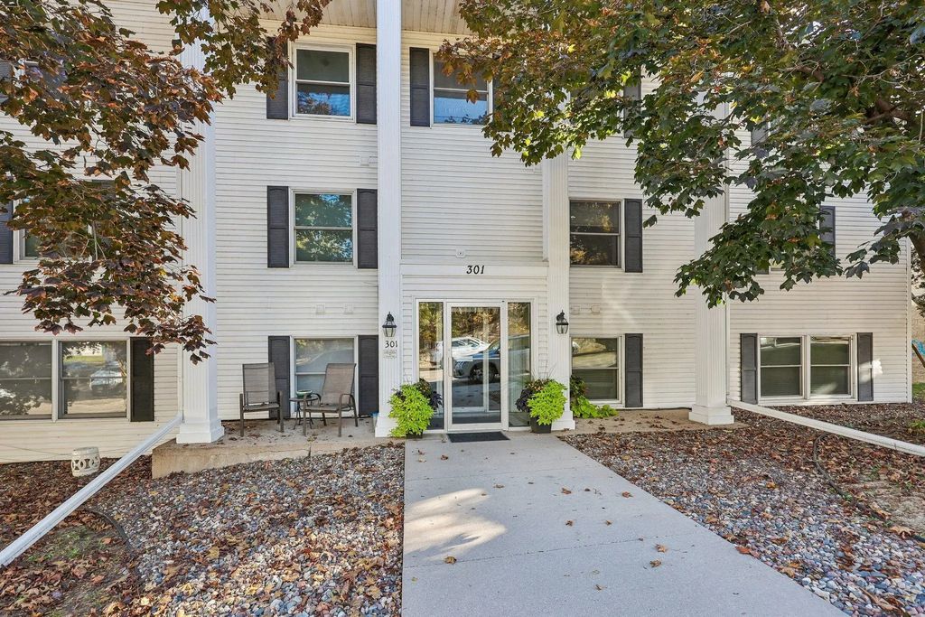 301 3rd Street S 103, Stillwater