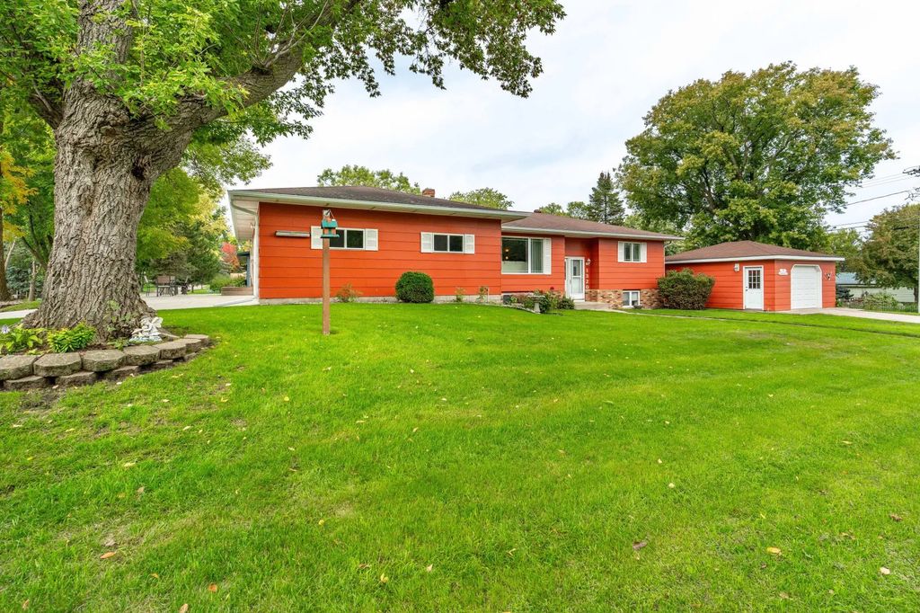 1320 S Mabelle Avenue, Fergus Falls
