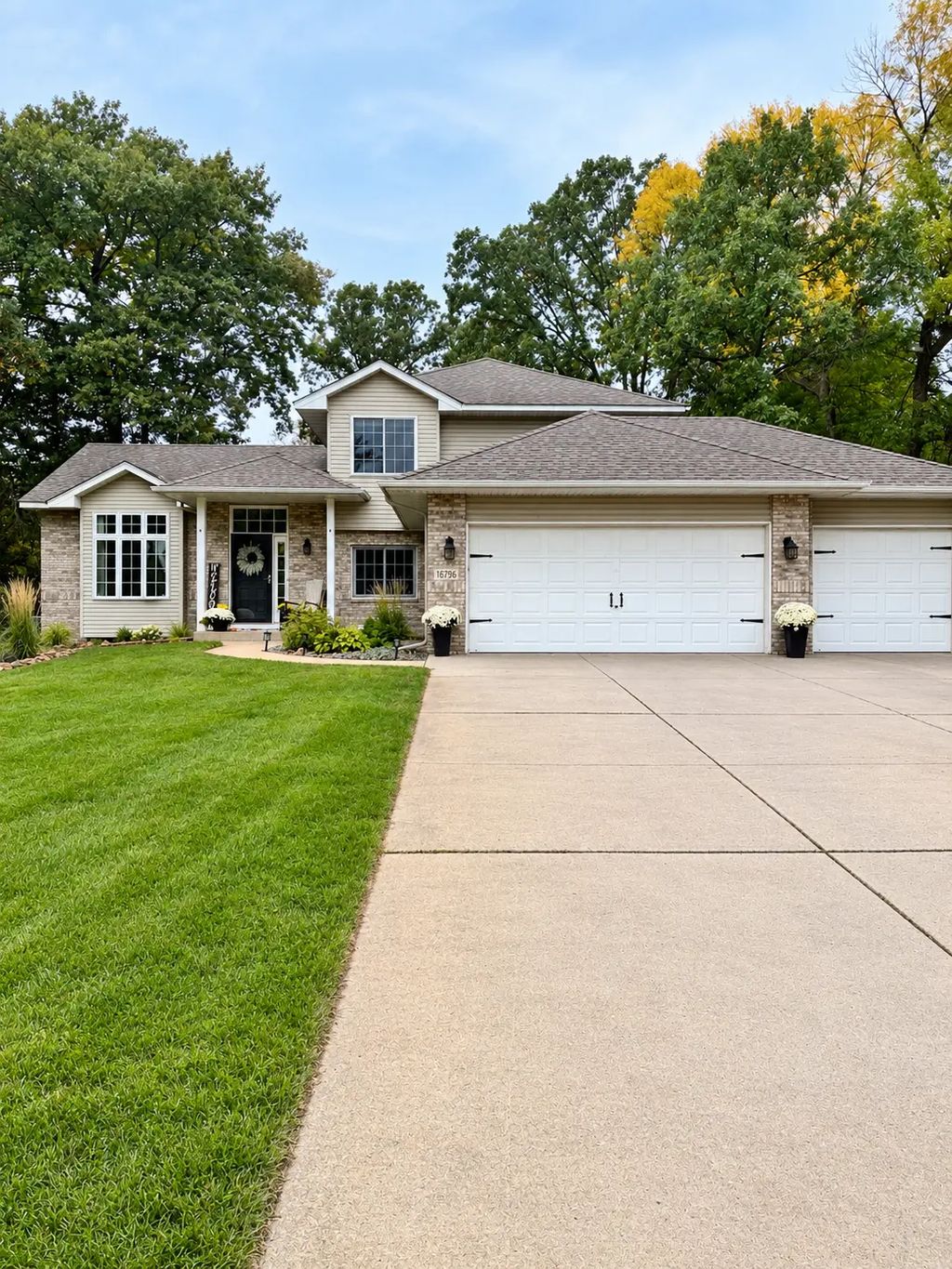 16796 Yale Street Nw, Elk River