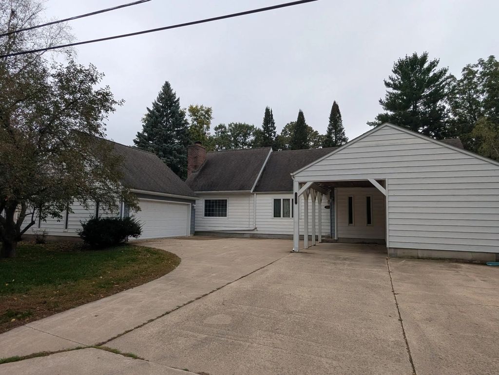 1639 Massee Street, Albert Lea