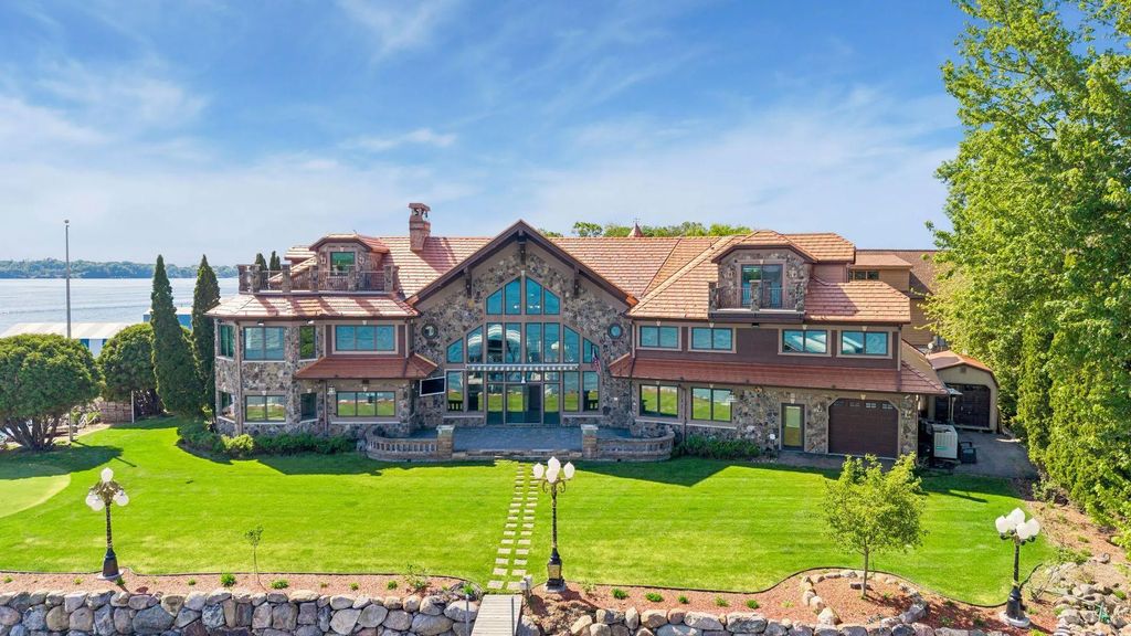 4100 Enchanted Lane, Mound