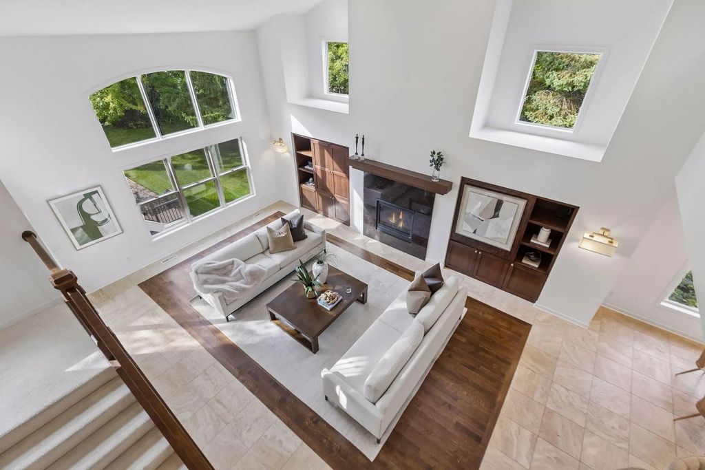 6484 Ivy Way, Edina