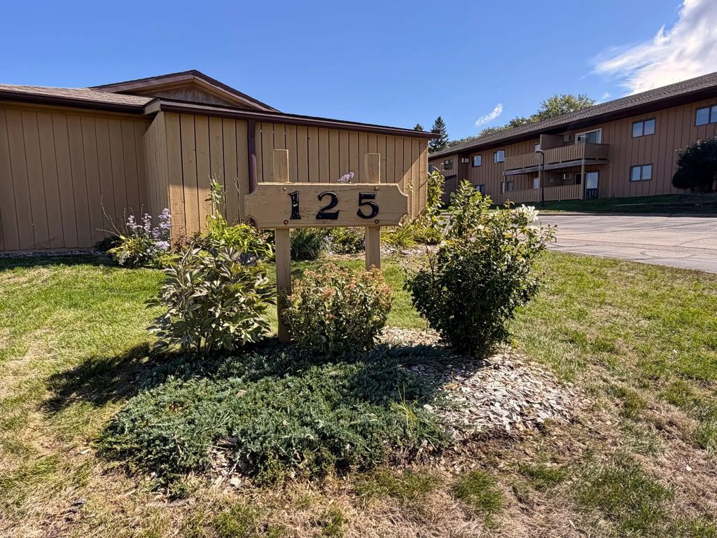 125 Kingswood Drive 1g, Red Wing