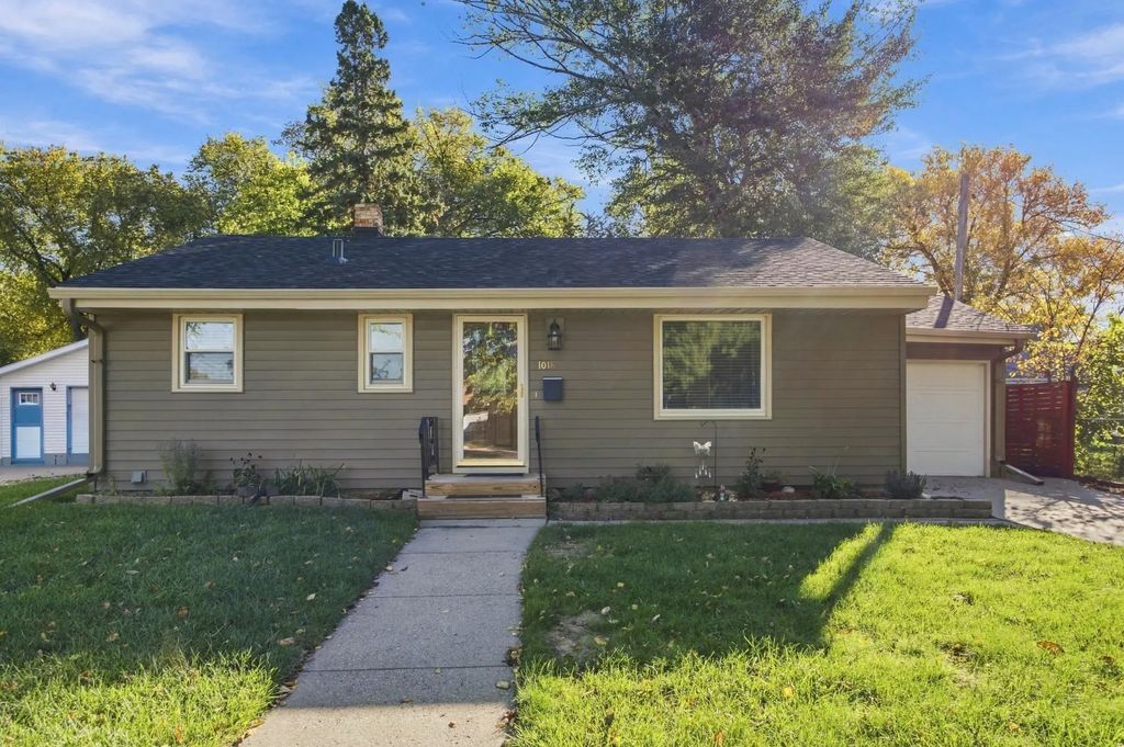 1018 21st Street S, Fargo