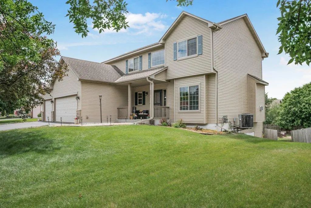 2051 River Bend Trail, Mayer