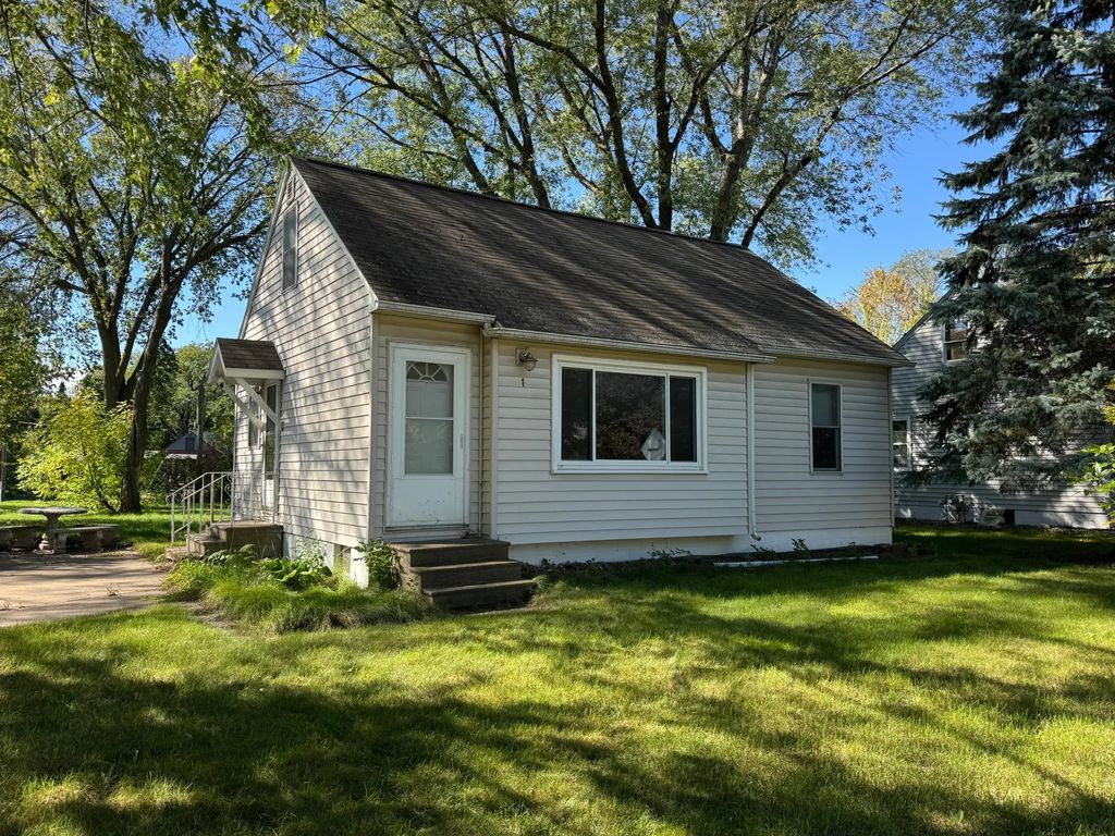 1 Pine Drive, Circle Pines