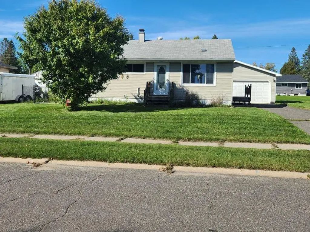 203 Dorchester Drive, Hoyt Lakes