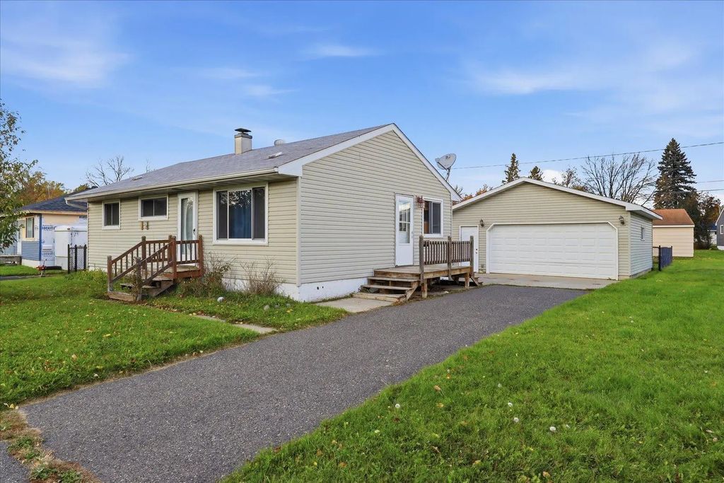 203 Dorchester Drive, Hoyt Lakes