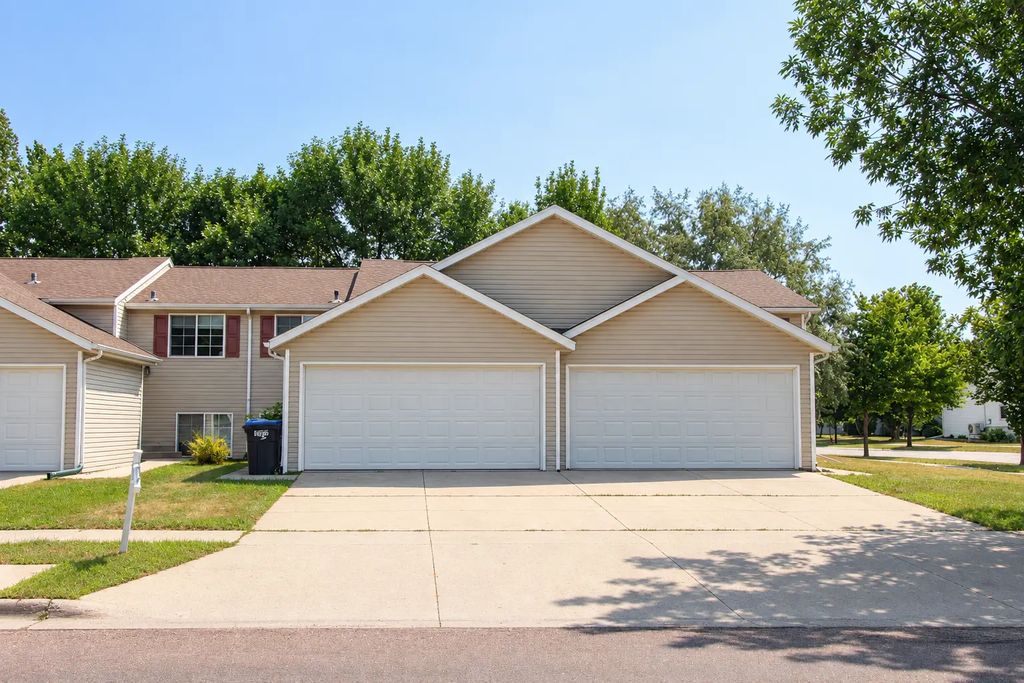 3526 32nd Street S, Fargo