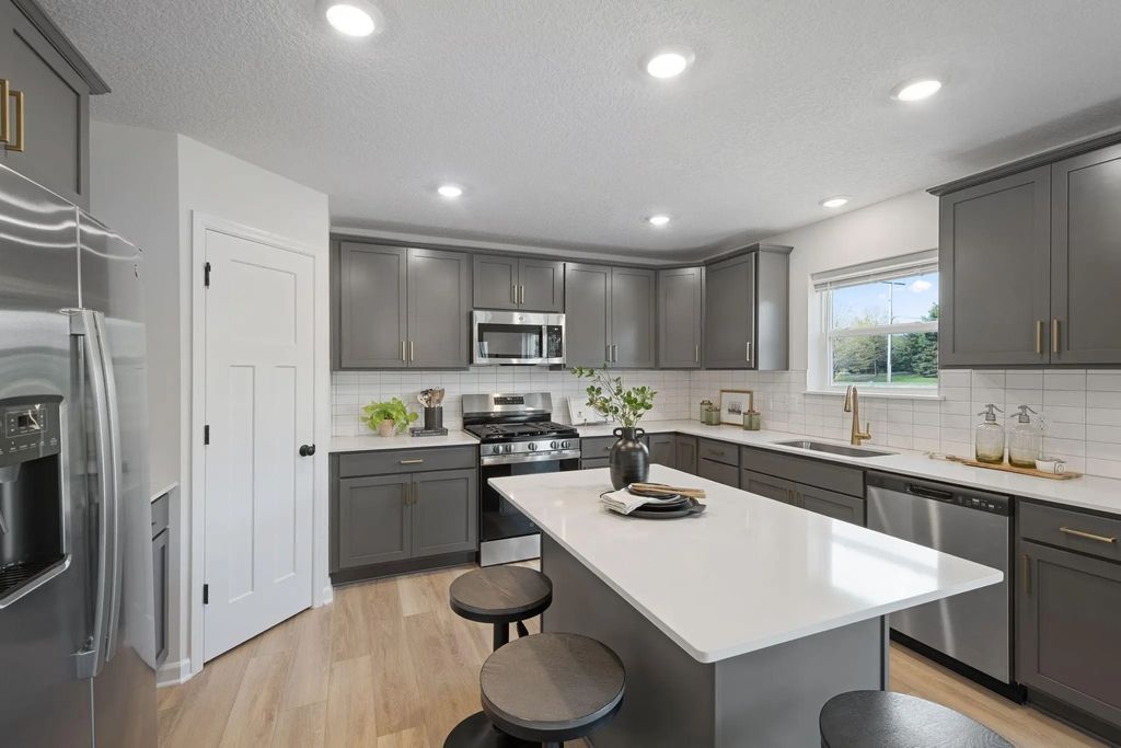 1685 Langston Avenue Ne, Saint Michael
