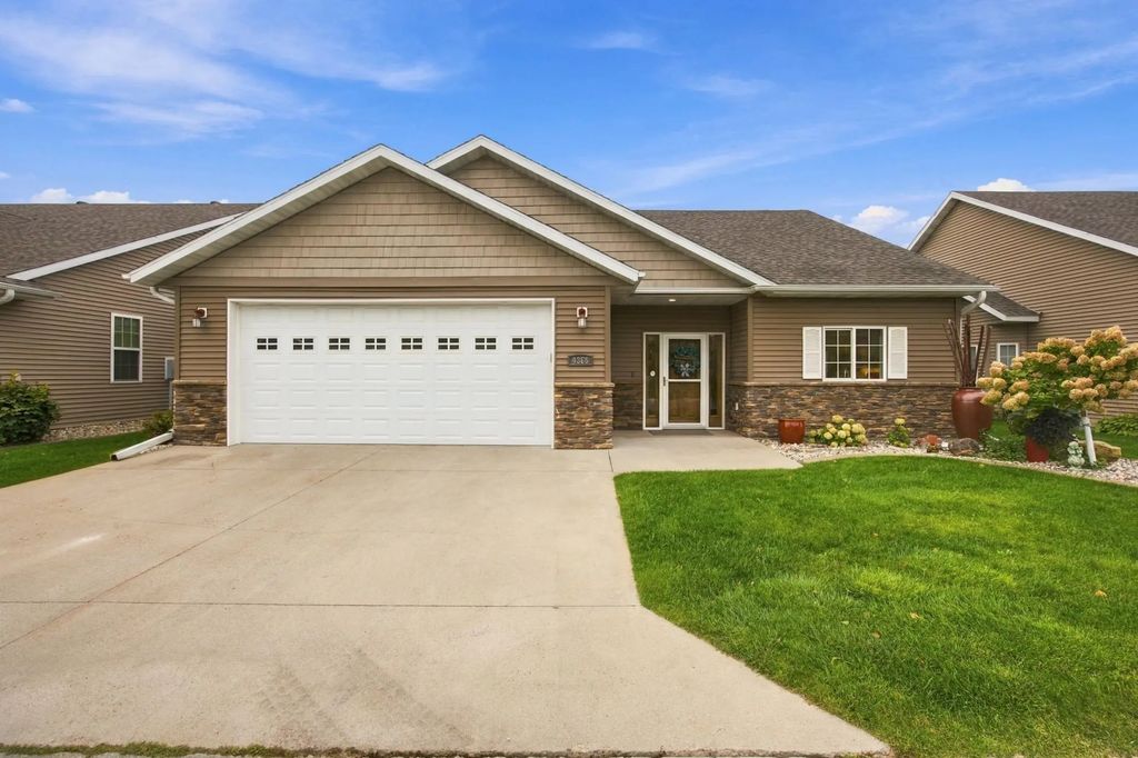 4366 Redwood Lane S, Fargo