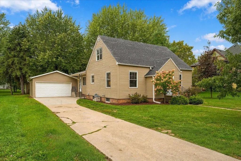 257 S Chestnut Street, Ellsworth
