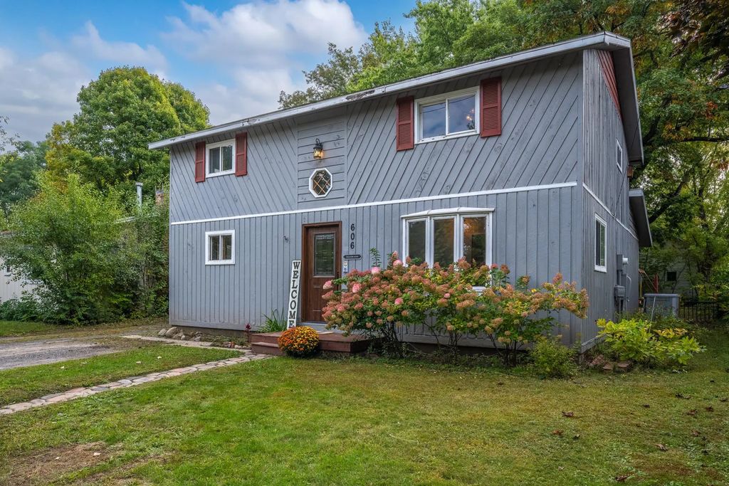 606 River Street, Osceola