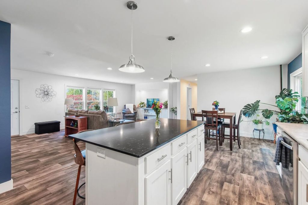 302 85th Avenue, Clayton