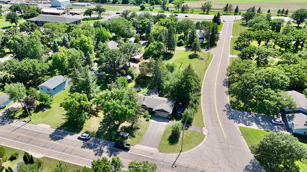 421 N Birch Street, Royalton